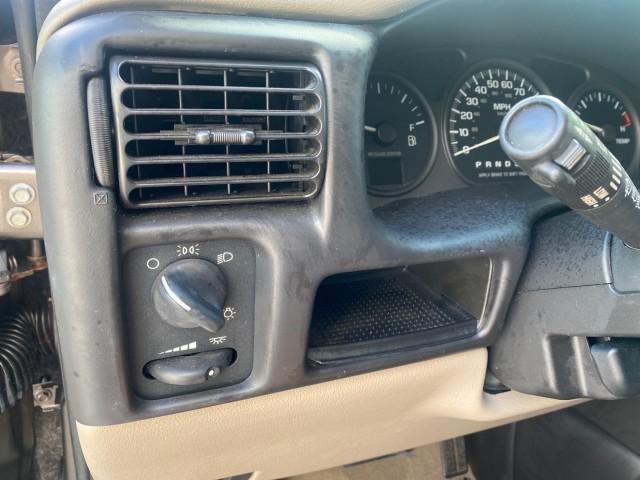2005 Bronzemist Metallic /Neutral Chevrolet Venture LS LOW MILES 48,285 (1GNDV23E45D) with an 3.4L 3400 V6 SFI Engine engine, Automatic transmission, located at 4701 North Dixie Hwy, Pompano Beach, FL, 33064, (954) 422-2889, 26.240938, -80.123474 - OUR WEBPAGE FLORIDACARS1.COM HAS OVER 100 PHOTOS AND FREE CARFAX LINK 2005 Chevrolet Venture LS Van 3.4L V6 F Gasoline 26 MPG Front Wheel Drive Features ABS Brakes Air Conditioning Alloy Wheels AM/FM Stereo Automatic Transmission CD Audio Cloth Seats Cruise Control Parking Sensors Power Locks Roof R- Photo#39