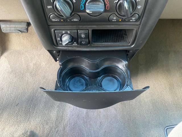 2005 Bronzemist Metallic /Neutral Chevrolet Venture LS LOW MILES 48,285 (1GNDV23E45D) with an 3.4L 3400 V6 SFI Engine engine, Automatic transmission, located at 4701 North Dixie Hwy, Pompano Beach, FL, 33064, (954) 422-2889, 26.240938, -80.123474 - OUR WEBPAGE FLORIDACARS1.COM HAS OVER 100 PHOTOS AND FREE CARFAX LINK 2005 Chevrolet Venture LS Van 3.4L V6 F Gasoline 26 MPG Front Wheel Drive Features ABS Brakes Air Conditioning Alloy Wheels AM/FM Stereo Automatic Transmission CD Audio Cloth Seats Cruise Control Parking Sensors Power Locks Roof R- Photo#43