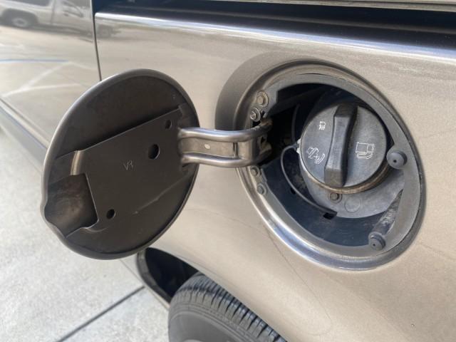 2005 Bronzemist Metallic /Neutral Chevrolet Venture LS LOW MILES 48,285 (1GNDV23E45D) with an 3.4L 3400 V6 SFI Engine engine, Automatic transmission, located at 4701 North Dixie Hwy, Pompano Beach, FL, 33064, (954) 422-2889, 26.240938, -80.123474 - OUR WEBPAGE FLORIDACARS1.COM HAS OVER 100 PHOTOS AND FREE CARFAX LINK 2005 Chevrolet Venture LS Van 3.4L V6 F Gasoline 26 MPG Front Wheel Drive Features ABS Brakes Air Conditioning Alloy Wheels AM/FM Stereo Automatic Transmission CD Audio Cloth Seats Cruise Control Parking Sensors Power Locks Roof R- Photo#65