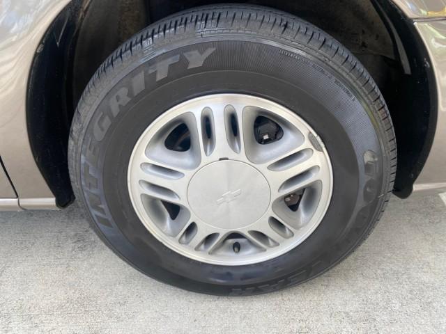 2005 Bronzemist Metallic /Neutral Chevrolet Venture LS LOW MILES 48,285 (1GNDV23E45D) with an 3.4L 3400 V6 SFI Engine engine, Automatic transmission, located at 4701 North Dixie Hwy, Pompano Beach, FL, 33064, (954) 422-2889, 26.240938, -80.123474 - OUR WEBPAGE FLORIDACARS1.COM HAS OVER 100 PHOTOS AND FREE CARFAX LINK 2005 Chevrolet Venture LS Van 3.4L V6 F Gasoline 26 MPG Front Wheel Drive Features ABS Brakes Air Conditioning Alloy Wheels AM/FM Stereo Automatic Transmission CD Audio Cloth Seats Cruise Control Parking Sensors Power Locks Roof R- Photo#74