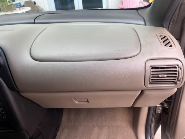 2005 Bronzemist Metallic /Neutral Chevrolet Venture LS LOW MILES 48,285 (1GNDV23E45D) with an 3.4L 3400 V6 SFI Engine engine, Automatic transmission, located at 4701 North Dixie Hwy, Pompano Beach, FL, 33064, (954) 422-2889, 26.240938, -80.123474 - OUR WEBPAGE FLORIDACARS1.COM HAS OVER 100 PHOTOS AND FREE CARFAX LINK 2005 Chevrolet Venture LS Van 3.4L V6 F Gasoline 26 MPG Front Wheel Drive Features ABS Brakes Air Conditioning Alloy Wheels AM/FM Stereo Automatic Transmission CD Audio Cloth Seats Cruise Control Parking Sensors Power Locks Roof R- Photo#86