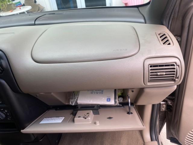 2005 Bronzemist Metallic /Neutral Chevrolet Venture LS LOW MILES 48,285 (1GNDV23E45D) with an 3.4L 3400 V6 SFI Engine engine, Automatic transmission, located at 4701 North Dixie Hwy, Pompano Beach, FL, 33064, (954) 422-2889, 26.240938, -80.123474 - OUR WEBPAGE FLORIDACARS1.COM HAS OVER 100 PHOTOS AND FREE CARFAX LINK 2005 Chevrolet Venture LS Van 3.4L V6 F Gasoline 26 MPG Front Wheel Drive Features ABS Brakes Air Conditioning Alloy Wheels AM/FM Stereo Automatic Transmission CD Audio Cloth Seats Cruise Control Parking Sensors Power Locks Roof R- Photo#87