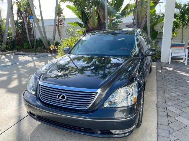 2004 Flint Mica /Ash Lexus LS 430 LOW MILES 79,700 1 OWNER (JTHBN36F740) with an 4.3L DOHC EFI 32-Valve V8 Engine engine, Automatic transmission, located at 4701 North Dixie Hwy, Pompano Beach, FL, 33064, (954) 422-2889, 26.240938, -80.123474 - OUR WEBPAGE FLORIDACARS1.COM HAS OVER 100 PHOTOS AND FREE CARFAX LINK 2004 Lexus LS 430 1 OWNER Sedan 4 DR 4.3L V8 F DOHC 32V Gasoline 25 MPG Rear Wheel Drive Features A/C Seat(s) ABS Brakes Air Conditioning Alloy Wheels AM/FM Stereo Automatic Transmission Cassette Player CD Audio Cruise Control Lea- Photo#3