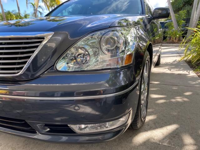 2004 Flint Mica /Ash Lexus LS 430 LOW MILES 79,700 1 OWNER (JTHBN36F740) with an 4.3L DOHC EFI 32-Valve V8 Engine engine, Automatic transmission, located at 4701 North Dixie Hwy, Pompano Beach, FL, 33064, (954) 422-2889, 26.240938, -80.123474 - OUR WEBPAGE FLORIDACARS1.COM HAS OVER 100 PHOTOS AND FREE CARFAX LINK 2004 Lexus LS 430 1 OWNER Sedan 4 DR 4.3L V8 F DOHC 32V Gasoline 25 MPG Rear Wheel Drive Features A/C Seat(s) ABS Brakes Air Conditioning Alloy Wheels AM/FM Stereo Automatic Transmission Cassette Player CD Audio Cruise Control Lea- Photo#92