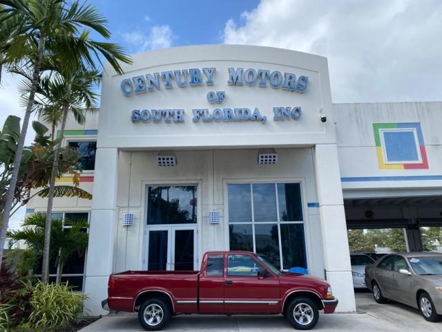 2000 Dark Cherry Red Metallic /Medium Gray Chevrolet S-10 LS LOW MILES 74,811 X CAB (1GCCS1956Y8) with an 2.2L Vortec 1000 SFI Gas/ethanol Flex-Fuel L4 Engine engine, Automatic transmission, located at 4701 North Dixie Hwy, Pompano Beach, FL, 33064, (954) 422-2889, 26.240938, -80.123474 - OUR WEBPAGE FLORIDACARS1.COM HAS OVER 100 PHOTOS AND FREE CARFAX LINK 2000 Chevrolet S-10 Club Cab Pickup 2.2L I4 F Flex Fuel 29 MPG Rear Wheel Drive Features ABS Brakes Air Conditioning Alloy Wheels AM/FM Stereo Automatic Transmission CD Audio Cloth Seats Cruise Control 2000 Chevrolet S-10 Extended- Photo#0