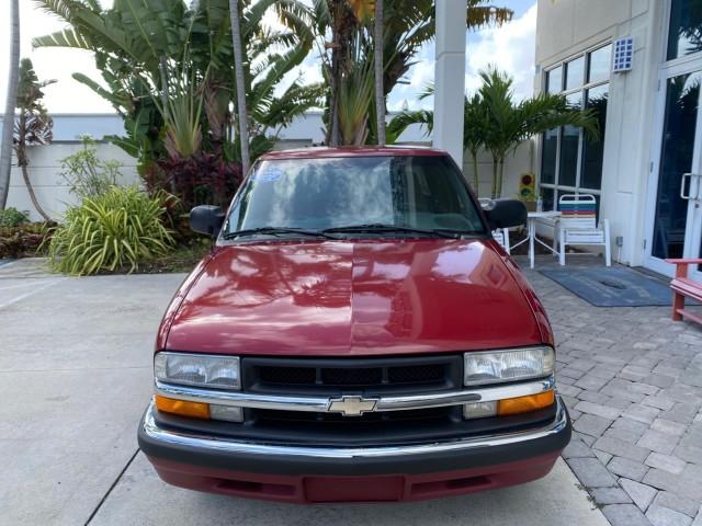 2000 Dark Cherry Red Metallic /Medium Gray Chevrolet S-10 LS LOW MILES 74,811 X CAB (1GCCS1956Y8) with an 2.2L Vortec 1000 SFI Gas/ethanol Flex-Fuel L4 Engine engine, Automatic transmission, located at 4701 North Dixie Hwy, Pompano Beach, FL, 33064, (954) 422-2889, 26.240938, -80.123474 - OUR WEBPAGE FLORIDACARS1.COM HAS OVER 100 PHOTOS AND FREE CARFAX LINK 2000 Chevrolet S-10 Club Cab Pickup 2.2L I4 F Flex Fuel 29 MPG Rear Wheel Drive Features ABS Brakes Air Conditioning Alloy Wheels AM/FM Stereo Automatic Transmission CD Audio Cloth Seats Cruise Control 2000 Chevrolet S-10 Extended- Photo#2