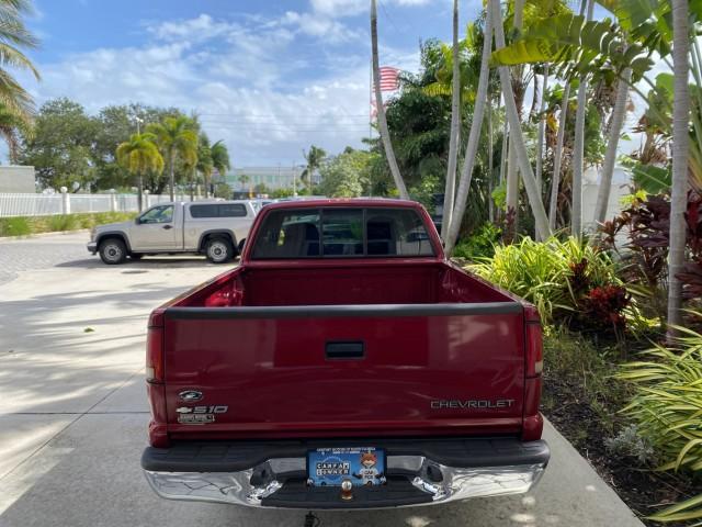 2000 Dark Cherry Red Metallic /Medium Gray Chevrolet S-10 LS LOW MILES 74,811 X CAB (1GCCS1956Y8) with an 2.2L Vortec 1000 SFI Gas/ethanol Flex-Fuel L4 Engine engine, Automatic transmission, located at 4701 North Dixie Hwy, Pompano Beach, FL, 33064, (954) 422-2889, 26.240938, -80.123474 - OUR WEBPAGE FLORIDACARS1.COM HAS OVER 100 PHOTOS AND FREE CARFAX LINK 2000 Chevrolet S-10 Club Cab Pickup 2.2L I4 F Flex Fuel 29 MPG Rear Wheel Drive Features ABS Brakes Air Conditioning Alloy Wheels AM/FM Stereo Automatic Transmission CD Audio Cloth Seats Cruise Control 2000 Chevrolet S-10 Extended- Photo#6