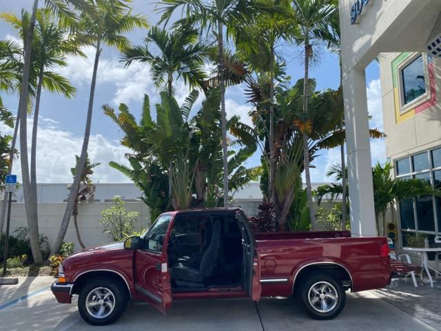 2000 Dark Cherry Red Metallic /Medium Gray Chevrolet S-10 LS LOW MILES 74,811 X CAB (1GCCS1956Y8) with an 2.2L Vortec 1000 SFI Gas/ethanol Flex-Fuel L4 Engine engine, Automatic transmission, located at 4701 North Dixie Hwy, Pompano Beach, FL, 33064, (954) 422-2889, 26.240938, -80.123474 - OUR WEBPAGE FLORIDACARS1.COM HAS OVER 100 PHOTOS AND FREE CARFAX LINK 2000 Chevrolet S-10 Club Cab Pickup 2.2L I4 F Flex Fuel 29 MPG Rear Wheel Drive Features ABS Brakes Air Conditioning Alloy Wheels AM/FM Stereo Automatic Transmission CD Audio Cloth Seats Cruise Control 2000 Chevrolet S-10 Extended- Photo#8