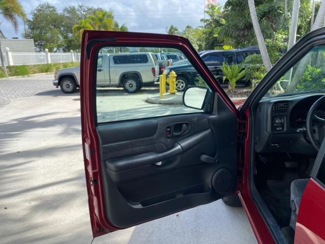 2000 Dark Cherry Red Metallic /Medium Gray Chevrolet S-10 LS LOW MILES 74,811 X CAB (1GCCS1956Y8) with an 2.2L Vortec 1000 SFI Gas/ethanol Flex-Fuel L4 Engine engine, Automatic transmission, located at 4701 North Dixie Hwy, Pompano Beach, FL, 33064, (954) 422-2889, 26.240938, -80.123474 - OUR WEBPAGE FLORIDACARS1.COM HAS OVER 100 PHOTOS AND FREE CARFAX LINK 2000 Chevrolet S-10 Club Cab Pickup 2.2L I4 F Flex Fuel 29 MPG Rear Wheel Drive Features ABS Brakes Air Conditioning Alloy Wheels AM/FM Stereo Automatic Transmission CD Audio Cloth Seats Cruise Control 2000 Chevrolet S-10 Extended- Photo#9