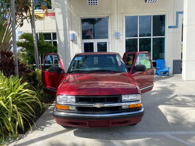 2000 Dark Cherry Red Metallic /Medium Gray Chevrolet S-10 LS LOW MILES 74,811 X CAB (1GCCS1956Y8) with an 2.2L Vortec 1000 SFI Gas/ethanol Flex-Fuel L4 Engine engine, Automatic transmission, located at 4701 North Dixie Hwy, Pompano Beach, FL, 33064, (954) 422-2889, 26.240938, -80.123474 - OUR WEBPAGE FLORIDACARS1.COM HAS OVER 100 PHOTOS AND FREE CARFAX LINK 2000 Chevrolet S-10 Club Cab Pickup 2.2L I4 F Flex Fuel 29 MPG Rear Wheel Drive Features ABS Brakes Air Conditioning Alloy Wheels AM/FM Stereo Automatic Transmission CD Audio Cloth Seats Cruise Control 2000 Chevrolet S-10 Extended- Photo#16