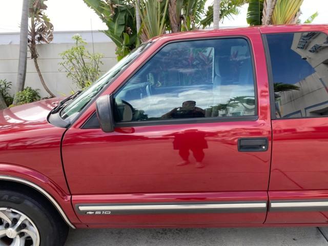 2000 Dark Cherry Red Metallic /Medium Gray Chevrolet S-10 LS LOW MILES 74,811 X CAB (1GCCS1956Y8) with an 2.2L Vortec 1000 SFI Gas/ethanol Flex-Fuel L4 Engine engine, Automatic transmission, located at 4701 North Dixie Hwy, Pompano Beach, FL, 33064, (954) 422-2889, 26.240938, -80.123474 - OUR WEBPAGE FLORIDACARS1.COM HAS OVER 100 PHOTOS AND FREE CARFAX LINK 2000 Chevrolet S-10 Club Cab Pickup 2.2L I4 F Flex Fuel 29 MPG Rear Wheel Drive Features ABS Brakes Air Conditioning Alloy Wheels AM/FM Stereo Automatic Transmission CD Audio Cloth Seats Cruise Control 2000 Chevrolet S-10 Extended- Photo#25