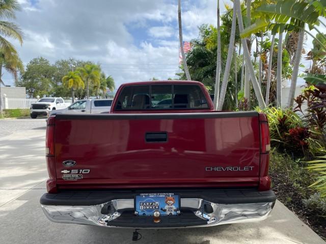 2000 Dark Cherry Red Metallic /Medium Gray Chevrolet S-10 LS LOW MILES 74,811 X CAB (1GCCS1956Y8) with an 2.2L Vortec 1000 SFI Gas/ethanol Flex-Fuel L4 Engine engine, Automatic transmission, located at 4701 North Dixie Hwy, Pompano Beach, FL, 33064, (954) 422-2889, 26.240938, -80.123474 - OUR WEBPAGE FLORIDACARS1.COM HAS OVER 100 PHOTOS AND FREE CARFAX LINK 2000 Chevrolet S-10 Club Cab Pickup 2.2L I4 F Flex Fuel 29 MPG Rear Wheel Drive Features ABS Brakes Air Conditioning Alloy Wheels AM/FM Stereo Automatic Transmission CD Audio Cloth Seats Cruise Control 2000 Chevrolet S-10 Extended- Photo#62