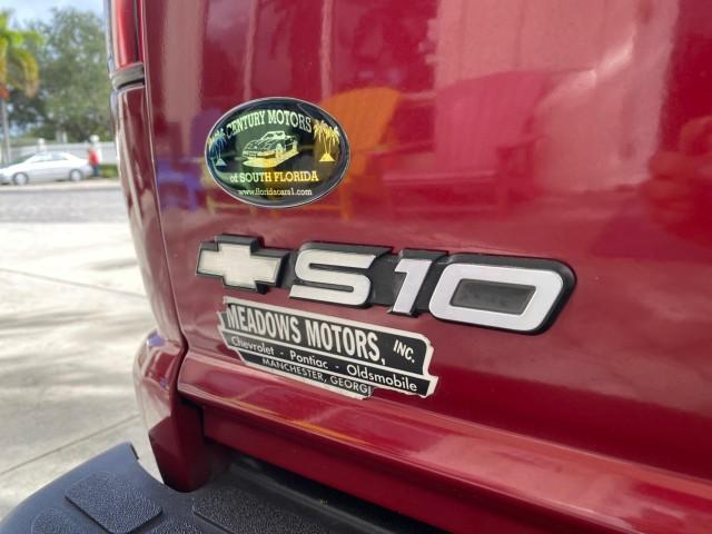 2000 Dark Cherry Red Metallic /Medium Gray Chevrolet S-10 LS LOW MILES 74,811 X CAB (1GCCS1956Y8) with an 2.2L Vortec 1000 SFI Gas/ethanol Flex-Fuel L4 Engine engine, Automatic transmission, located at 4701 North Dixie Hwy, Pompano Beach, FL, 33064, (954) 422-2889, 26.240938, -80.123474 - OUR WEBPAGE FLORIDACARS1.COM HAS OVER 100 PHOTOS AND FREE CARFAX LINK 2000 Chevrolet S-10 Club Cab Pickup 2.2L I4 F Flex Fuel 29 MPG Rear Wheel Drive Features ABS Brakes Air Conditioning Alloy Wheels AM/FM Stereo Automatic Transmission CD Audio Cloth Seats Cruise Control 2000 Chevrolet S-10 Extended- Photo#63