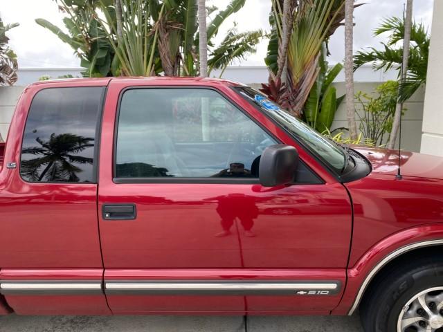 2000 Dark Cherry Red Metallic /Medium Gray Chevrolet S-10 LS LOW MILES 74,811 X CAB (1GCCS1956Y8) with an 2.2L Vortec 1000 SFI Gas/ethanol Flex-Fuel L4 Engine engine, Automatic transmission, located at 4701 North Dixie Hwy, Pompano Beach, FL, 33064, (954) 422-2889, 26.240938, -80.123474 - OUR WEBPAGE FLORIDACARS1.COM HAS OVER 100 PHOTOS AND FREE CARFAX LINK 2000 Chevrolet S-10 Club Cab Pickup 2.2L I4 F Flex Fuel 29 MPG Rear Wheel Drive Features ABS Brakes Air Conditioning Alloy Wheels AM/FM Stereo Automatic Transmission CD Audio Cloth Seats Cruise Control 2000 Chevrolet S-10 Extended- Photo#73