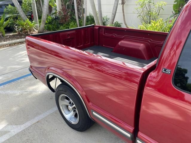2000 Dark Cherry Red Metallic /Medium Gray Chevrolet S-10 LS LOW MILES 74,811 X CAB (1GCCS1956Y8) with an 2.2L Vortec 1000 SFI Gas/ethanol Flex-Fuel L4 Engine engine, Automatic transmission, located at 4701 North Dixie Hwy, Pompano Beach, FL, 33064, (954) 422-2889, 26.240938, -80.123474 - OUR WEBPAGE FLORIDACARS1.COM HAS OVER 100 PHOTOS AND FREE CARFAX LINK 2000 Chevrolet S-10 Club Cab Pickup 2.2L I4 F Flex Fuel 29 MPG Rear Wheel Drive Features ABS Brakes Air Conditioning Alloy Wheels AM/FM Stereo Automatic Transmission CD Audio Cloth Seats Cruise Control 2000 Chevrolet S-10 Extended- Photo#88
