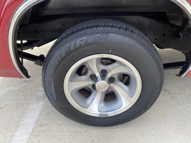 2000 Dark Cherry Red Metallic /Medium Gray Chevrolet S-10 LS LOW MILES 74,811 X CAB (1GCCS1956Y8) with an 2.2L Vortec 1000 SFI Gas/ethanol Flex-Fuel L4 Engine engine, Automatic transmission, located at 4701 North Dixie Hwy, Pompano Beach, FL, 33064, (954) 422-2889, 26.240938, -80.123474 - OUR WEBPAGE FLORIDACARS1.COM HAS OVER 100 PHOTOS AND FREE CARFAX LINK 2000 Chevrolet S-10 Club Cab Pickup 2.2L I4 F Flex Fuel 29 MPG Rear Wheel Drive Features ABS Brakes Air Conditioning Alloy Wheels AM/FM Stereo Automatic Transmission CD Audio Cloth Seats Cruise Control 2000 Chevrolet S-10 Extended- Photo#93