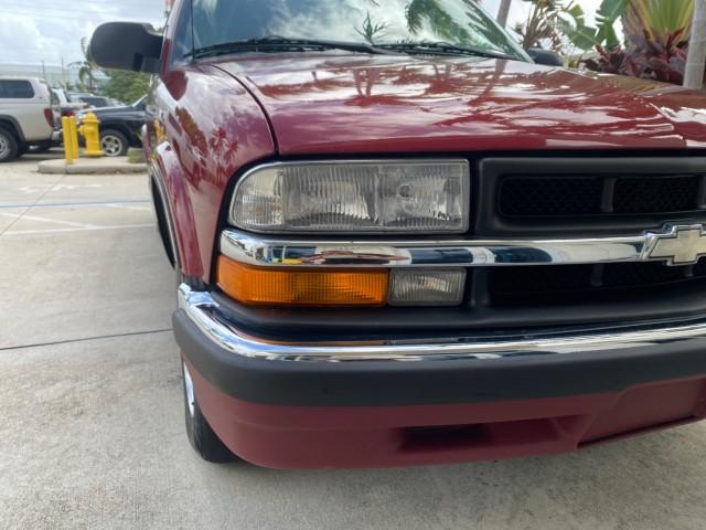 2000 Dark Cherry Red Metallic /Medium Gray Chevrolet S-10 LS LOW MILES 74,811 X CAB (1GCCS1956Y8) with an 2.2L Vortec 1000 SFI Gas/ethanol Flex-Fuel L4 Engine engine, Automatic transmission, located at 4701 North Dixie Hwy, Pompano Beach, FL, 33064, (954) 422-2889, 26.240938, -80.123474 - OUR WEBPAGE FLORIDACARS1.COM HAS OVER 100 PHOTOS AND FREE CARFAX LINK 2000 Chevrolet S-10 Club Cab Pickup 2.2L I4 F Flex Fuel 29 MPG Rear Wheel Drive Features ABS Brakes Air Conditioning Alloy Wheels AM/FM Stereo Automatic Transmission CD Audio Cloth Seats Cruise Control 2000 Chevrolet S-10 Extended- Photo#99