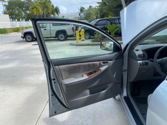 2008 Silver Streak Mica /Stone Toyota Corolla LE LOW MILES 36,131 1 OWNER (1NXBR32E08Z) with an 1.8L DOHC SFI 16-Valve VVT-i 4-Cyl Engine engine, Automatic transmission, located at 4701 North Dixie Hwy, Pompano Beach, FL, 33064, (954) 422-2889, 26.240938, -80.123474 - OUR WEBPAGE FLORIDACARS1.COM HAS OVER 100 PHOTOS AND FREE CARFAX LINK 2008 Toyota Corolla S 1 OWNER Sedan 4 DR 1.8L I4 F DOHC 16V Gasoline 41 MPG Front Wheel Drive Features Air Conditioning AM/FM Stereo Automatic Transmission CD Audio Cloth Seats Cruise Control Power Locks Power Mirrors Power Window- Photo#9