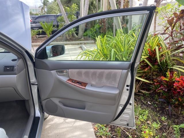 2008 Silver Streak Mica /Stone Toyota Corolla LE LOW MILES 36,131 1 OWNER (1NXBR32E08Z) with an 1.8L DOHC SFI 16-Valve VVT-i 4-Cyl Engine engine, Automatic transmission, located at 4701 North Dixie Hwy, Pompano Beach, FL, 33064, (954) 422-2889, 26.240938, -80.123474 - OUR WEBPAGE FLORIDACARS1.COM HAS OVER 100 PHOTOS AND FREE CARFAX LINK 2008 Toyota Corolla S 1 OWNER Sedan 4 DR 1.8L I4 F DOHC 16V Gasoline 41 MPG Front Wheel Drive Features Air Conditioning AM/FM Stereo Automatic Transmission CD Audio Cloth Seats Cruise Control Power Locks Power Mirrors Power Window- Photo#11
