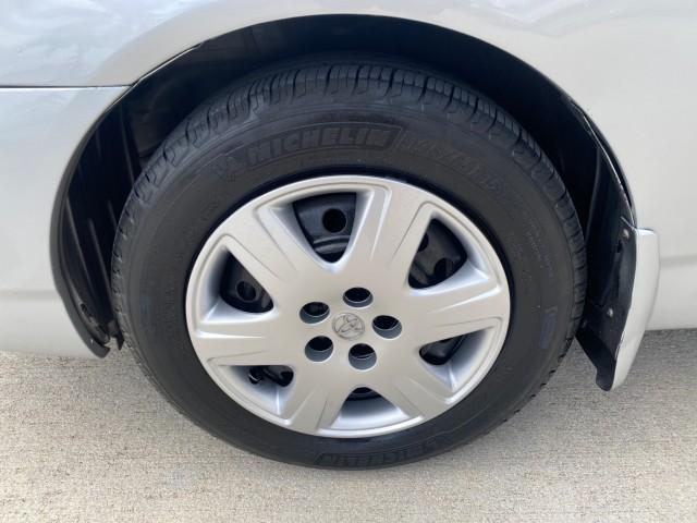 2008 Silver Streak Mica /Stone Toyota Corolla LE LOW MILES 36,131 1 OWNER (1NXBR32E08Z) with an 1.8L DOHC SFI 16-Valve VVT-i 4-Cyl Engine engine, Automatic transmission, located at 4701 North Dixie Hwy, Pompano Beach, FL, 33064, (954) 422-2889, 26.240938, -80.123474 - OUR WEBPAGE FLORIDACARS1.COM HAS OVER 100 PHOTOS AND FREE CARFAX LINK 2008 Toyota Corolla S 1 OWNER Sedan 4 DR 1.8L I4 F DOHC 16V Gasoline 41 MPG Front Wheel Drive Features Air Conditioning AM/FM Stereo Automatic Transmission CD Audio Cloth Seats Cruise Control Power Locks Power Mirrors Power Window- Photo#19