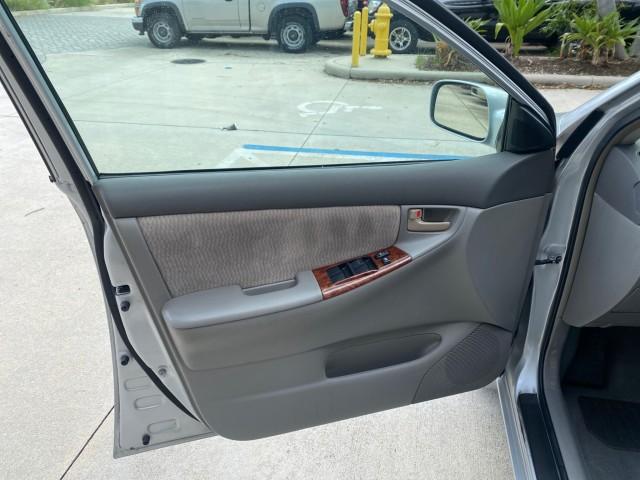 2008 Silver Streak Mica /Stone Toyota Corolla LE LOW MILES 36,131 1 OWNER (1NXBR32E08Z) with an 1.8L DOHC SFI 16-Valve VVT-i 4-Cyl Engine engine, Automatic transmission, located at 4701 North Dixie Hwy, Pompano Beach, FL, 33064, (954) 422-2889, 26.240938, -80.123474 - OUR WEBPAGE FLORIDACARS1.COM HAS OVER 100 PHOTOS AND FREE CARFAX LINK 2008 Toyota Corolla S 1 OWNER Sedan 4 DR 1.8L I4 F DOHC 16V Gasoline 41 MPG Front Wheel Drive Features Air Conditioning AM/FM Stereo Automatic Transmission CD Audio Cloth Seats Cruise Control Power Locks Power Mirrors Power Window- Photo#31