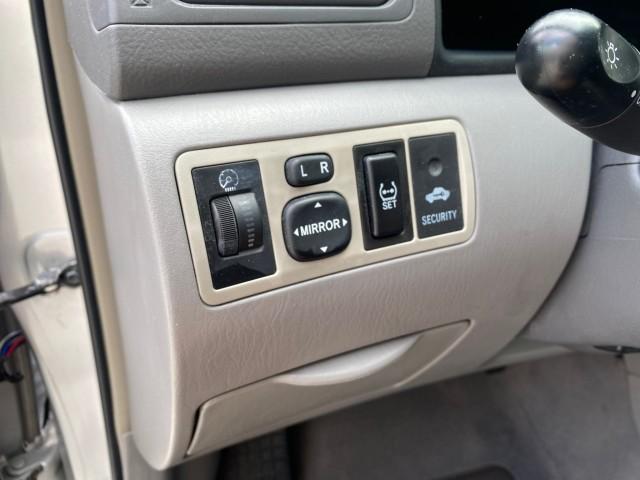 2008 Silver Streak Mica /Stone Toyota Corolla LE LOW MILES 36,131 1 OWNER (1NXBR32E08Z) with an 1.8L DOHC SFI 16-Valve VVT-i 4-Cyl Engine engine, Automatic transmission, located at 4701 North Dixie Hwy, Pompano Beach, FL, 33064, (954) 422-2889, 26.240938, -80.123474 - OUR WEBPAGE FLORIDACARS1.COM HAS OVER 100 PHOTOS AND FREE CARFAX LINK 2008 Toyota Corolla S 1 OWNER Sedan 4 DR 1.8L I4 F DOHC 16V Gasoline 41 MPG Front Wheel Drive Features Air Conditioning AM/FM Stereo Automatic Transmission CD Audio Cloth Seats Cruise Control Power Locks Power Mirrors Power Window- Photo#39