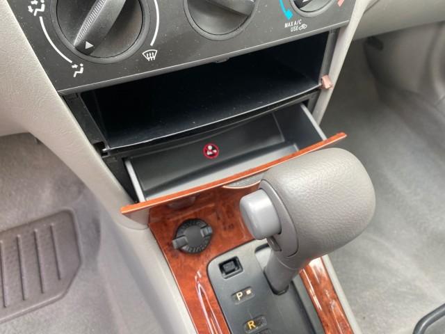 2008 Silver Streak Mica /Stone Toyota Corolla LE LOW MILES 36,131 1 OWNER (1NXBR32E08Z) with an 1.8L DOHC SFI 16-Valve VVT-i 4-Cyl Engine engine, Automatic transmission, located at 4701 North Dixie Hwy, Pompano Beach, FL, 33064, (954) 422-2889, 26.240938, -80.123474 - OUR WEBPAGE FLORIDACARS1.COM HAS OVER 100 PHOTOS AND FREE CARFAX LINK 2008 Toyota Corolla S 1 OWNER Sedan 4 DR 1.8L I4 F DOHC 16V Gasoline 41 MPG Front Wheel Drive Features Air Conditioning AM/FM Stereo Automatic Transmission CD Audio Cloth Seats Cruise Control Power Locks Power Mirrors Power Window- Photo#46