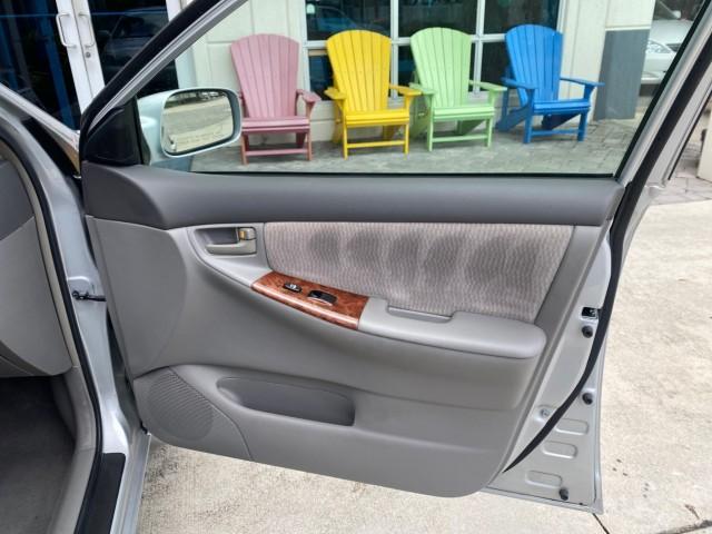 2008 Silver Streak Mica /Stone Toyota Corolla LE LOW MILES 36,131 1 OWNER (1NXBR32E08Z) with an 1.8L DOHC SFI 16-Valve VVT-i 4-Cyl Engine engine, Automatic transmission, located at 4701 North Dixie Hwy, Pompano Beach, FL, 33064, (954) 422-2889, 26.240938, -80.123474 - OUR WEBPAGE FLORIDACARS1.COM HAS OVER 100 PHOTOS AND FREE CARFAX LINK 2008 Toyota Corolla S 1 OWNER Sedan 4 DR 1.8L I4 F DOHC 16V Gasoline 41 MPG Front Wheel Drive Features Air Conditioning AM/FM Stereo Automatic Transmission CD Audio Cloth Seats Cruise Control Power Locks Power Mirrors Power Window- Photo#80