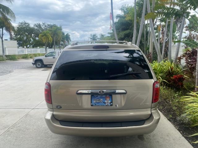 2002 Light Almond Pearl Metallic /Taupe Chrysler Town and Country Limited LOW MILES 54,870 (2C8GP64L92R) with an 3.8L SMPI V6 Engine engine, Automatic transmission, located at 4701 North Dixie Hwy, Pompano Beach, FL, 33064, (954) 422-2889, 26.240938, -80.123474 - OUR WEBPAGE FLORIDACARS1.COM HAS OVER 100 PHOTOS AND FREE CARFAX LINK 2002 Chrysler Town AND Country Limited Van 3.8L V6 F OHV 12V Gasoline 24 MPG Front Wheel Drive Features ABS Brakes Air Conditioning Alloy Wheels AM/FM Stereo Automatic Transmission CD Audio Cruise Control Full Roof Rack Leather Se- Photo#6