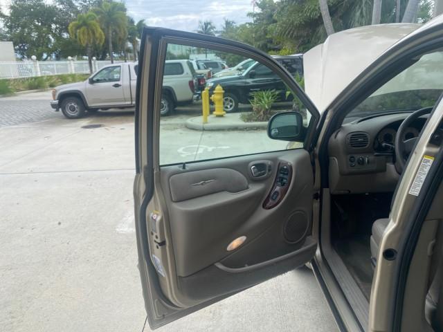 2002 Light Almond Pearl Metallic /Taupe Chrysler Town and Country Limited LOW MILES 54,870 (2C8GP64L92R) with an 3.8L SMPI V6 Engine engine, Automatic transmission, located at 4701 North Dixie Hwy, Pompano Beach, FL, 33064, (954) 422-2889, 26.240938, -80.123474 - OUR WEBPAGE FLORIDACARS1.COM HAS OVER 100 PHOTOS AND FREE CARFAX LINK 2002 Chrysler Town AND Country Limited Van 3.8L V6 F OHV 12V Gasoline 24 MPG Front Wheel Drive Features ABS Brakes Air Conditioning Alloy Wheels AM/FM Stereo Automatic Transmission CD Audio Cruise Control Full Roof Rack Leather Se- Photo#9