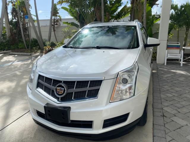 2012 Platinum Ice Tricoat /Shale w/Brownstone accents Cadillac SRX Luxury Collection LOW MILES 44,412 AWD (3GYFNDE32CS) with an 3.6L SIDI DOHC V6 VVT Engine engine, Automatic transmission, located at 4701 North Dixie Hwy, Pompano Beach, FL, 33064, (954) 422-2889, 26.240938, -80.123474 - OUR WEBPAGE FLORIDACARS1.COM HAS OVER 100 PHOTOS AND FREE CARFAX LINK 2012 Cadillac SRX Luxury Collection 1 OWNER 4 Door Wagon/Sport Utility 3.6L V6 F DOHC 24V Gasoline 24 MPG All Wheel Drive Features 4WD/AWD ABS Brakes Air Conditioning Alloy Wheels AM/FM Stereo Automatic Transmission Auxiliary Audi- Photo#3