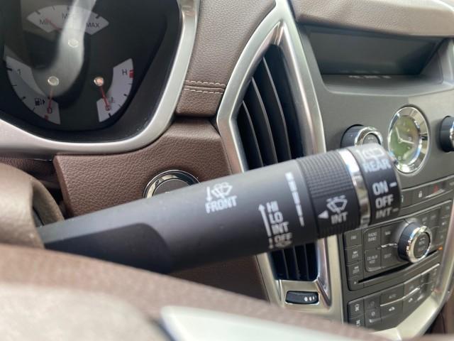 2012 Platinum Ice Tricoat /Shale w/Brownstone accents Cadillac SRX Luxury Collection LOW MILES 44,412 AWD (3GYFNDE32CS) with an 3.6L SIDI DOHC V6 VVT Engine engine, Automatic transmission, located at 4701 North Dixie Hwy, Pompano Beach, FL, 33064, (954) 422-2889, 26.240938, -80.123474 - OUR WEBPAGE FLORIDACARS1.COM HAS OVER 100 PHOTOS AND FREE CARFAX LINK 2012 Cadillac SRX Luxury Collection 1 OWNER 4 Door Wagon/Sport Utility 3.6L V6 F DOHC 24V Gasoline 24 MPG All Wheel Drive Features 4WD/AWD ABS Brakes Air Conditioning Alloy Wheels AM/FM Stereo Automatic Transmission Auxiliary Audi- Photo#45