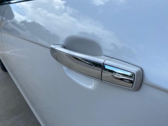 2012 Platinum Ice Tricoat /Shale w/Brownstone accents Cadillac SRX Luxury Collection LOW MILES 44,412 AWD (3GYFNDE32CS) with an 3.6L SIDI DOHC V6 VVT Engine engine, Automatic transmission, located at 4701 North Dixie Hwy, Pompano Beach, FL, 33064, (954) 422-2889, 26.240938, -80.123474 - OUR WEBPAGE FLORIDACARS1.COM HAS OVER 100 PHOTOS AND FREE CARFAX LINK 2012 Cadillac SRX Luxury Collection 1 OWNER 4 Door Wagon/Sport Utility 3.6L V6 F DOHC 24V Gasoline 24 MPG All Wheel Drive Features 4WD/AWD ABS Brakes Air Conditioning Alloy Wheels AM/FM Stereo Automatic Transmission Auxiliary Audi- Photo#62